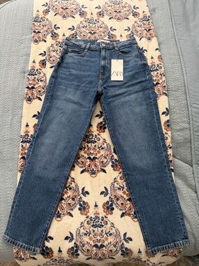 NWT! ZARA Straight-Leg Women's Jeans in Medium Blue Denim